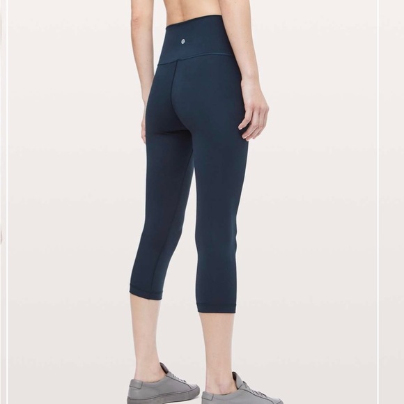 lululemon athletica Pants - Lululemon Wunder Under Crop 21” Size 6 High-Rise Full-On Luxtreme True Navy EUC